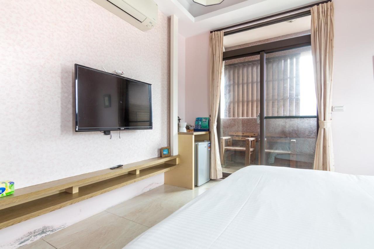 Jhongshan Building Bed And Breakfast Hualien stad Exteriör bild