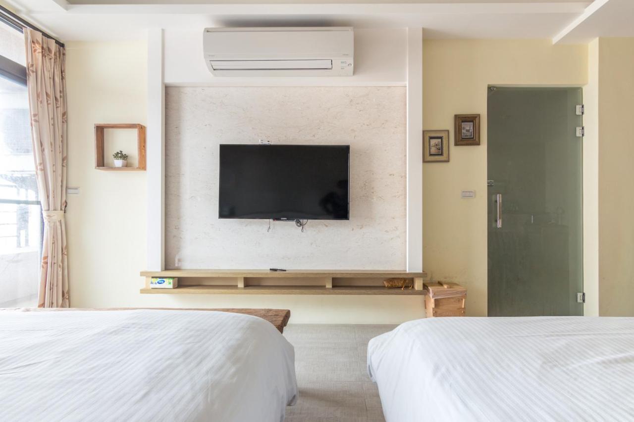 Jhongshan Building Bed And Breakfast Hualien stad Exteriör bild